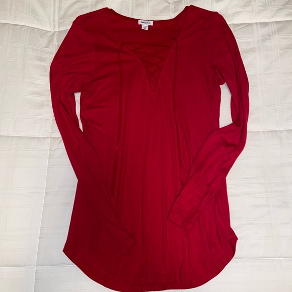 Red long sleeve with cross strings - Picture 4 of 6